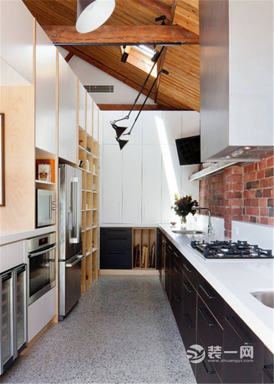 装饰与实用并重 10图工业风木质别墅给人开朗之感